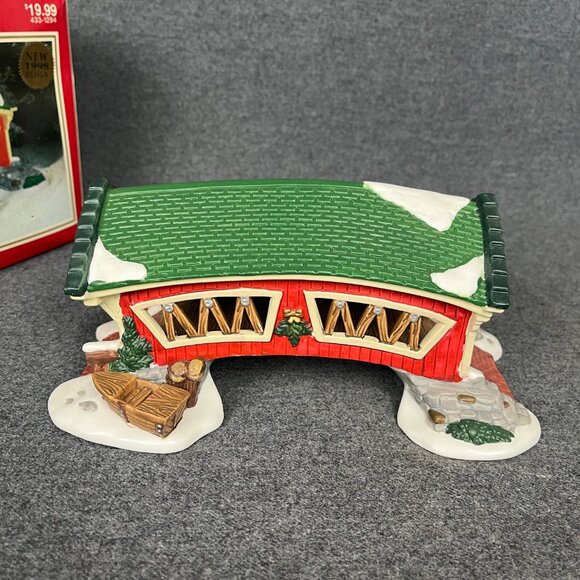 Dickens Collectibles Porcelain Covered Bridge Village Accessories 1998 With Box - Picture 2 of 7